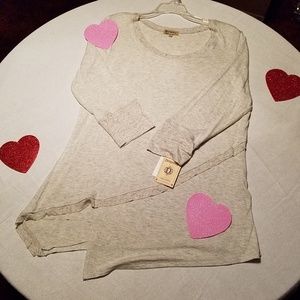 Edgy unique cream color 3/4 sleeve top